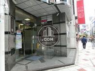 左手は1Fのテナント様の入り口になります