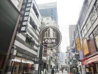 日中はそれほどですが、夜間は賑わいます