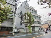 両サイドとの建物とは間隔があります