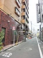 隣接する脇道側