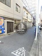 静かな脇道沿い