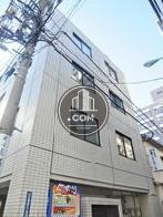 ホワイトのタイル張りで仕上げています