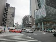 日本橋交差点に面す