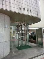 光沢のある石タイルの壁面で高級感があります