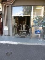 ビル正面玄関です