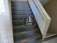 ビル内階段です