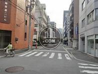人通りの穏やかな通りでございます