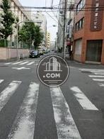 車通りも穏やかな通りに面しております