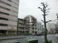 正面入口からみた周辺です