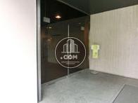堅実な印象の入口です