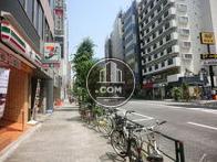 正面玄関前、池袋駅方面