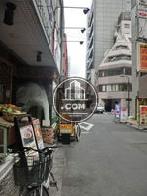 飲食店もあり、賑やかです