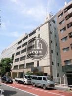 上部は斜めにカットされたデザインです