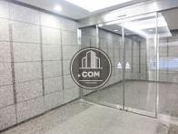 両開きの自動ドアです