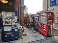 ビル横には自販機もあり嬉しいですね