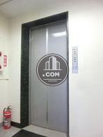 エレベーターの乗り場前