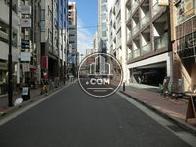 大通りから入ったエリアの為、周辺は落ち着いています