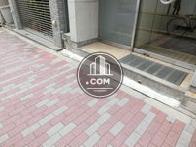 玄関前の床面です