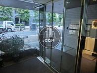 正面入口の自動扉です