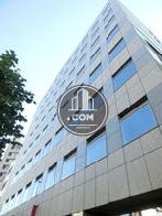 凹凸の無いフラットな壁面で構成