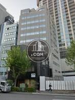 横一面の窓が、とても印象的なデザインです