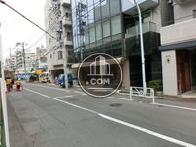 前面道路です
