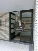 正面入口の扉です