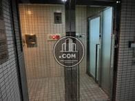 エレベーター前の扉
