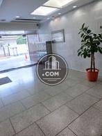 エントランスは広々とした明るい空間です