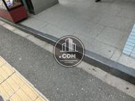 道路との間に段差があります