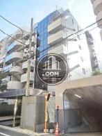 中央をガラス張りでレイアウト