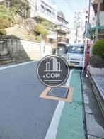 玄関前の通り
