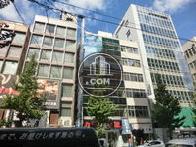 正面入口から見た周辺です