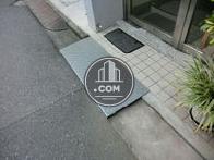 玄関前にスロープがあります