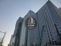 左から、グラントウキョウ、トラストタワー本館、Ｎ館です