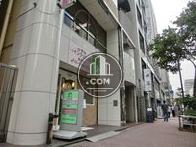 綺麗に舗装された前面道路