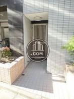 鉄扉の設置された外階段口