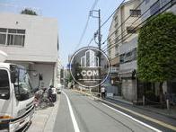 下り坂になっています