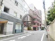 十字路の角地です