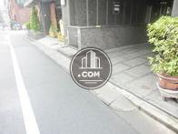 軽微な段差をスロープでカバーしています