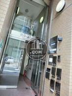 両開きで間口が広いエントランスです