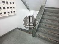 非常用階段は建物内