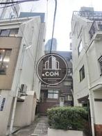 かなり奥に建っていますね