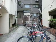 玄関敷地は奥行きがあります