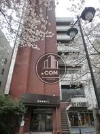 左右対称的ですが1つの建物です