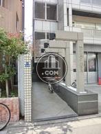 半アーチの組まれた入口です