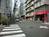 十字路の角地にあります