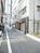 隣接する側道奥からの見え方