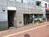 向って左側は階段入口