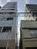 正面向って右側は建物と隣接しています